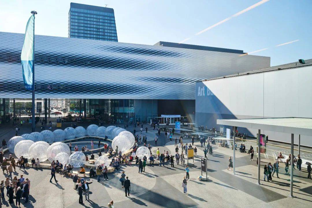Art Basel 2021 Review: Hybrid Fair Model and Global Galleries Gather