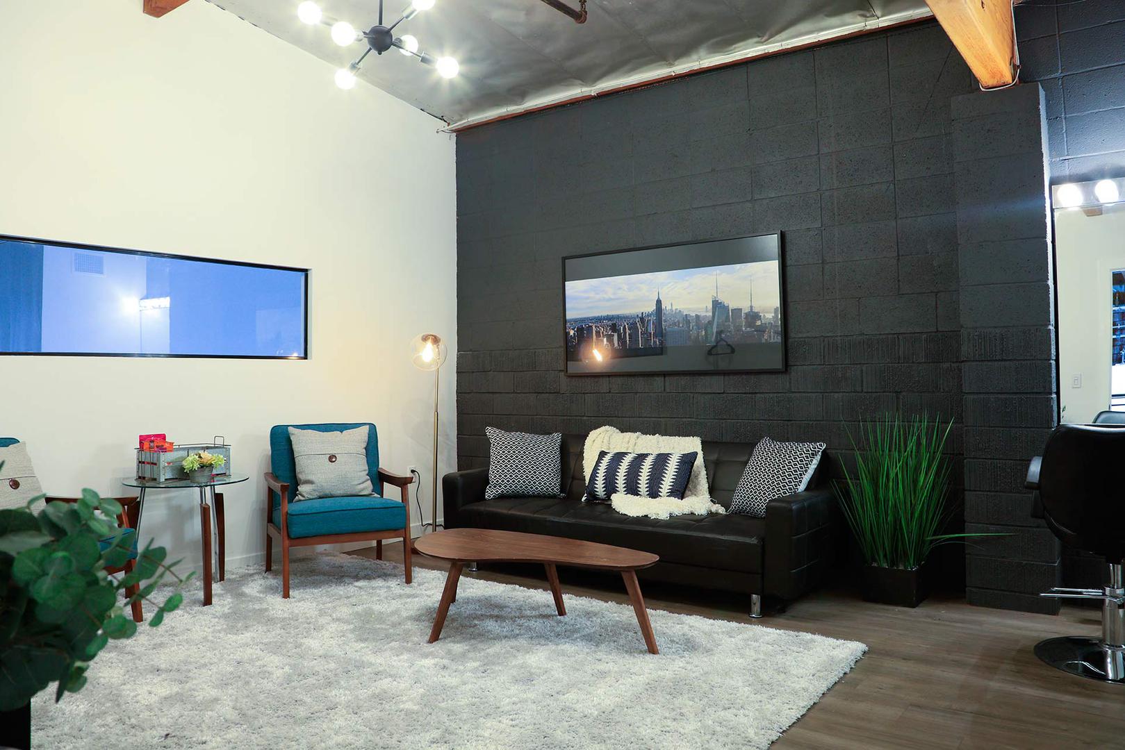Our company is in electronics and will go to Germany and the United States in 2011 to participate in electronics exhibitions. Are there any better booth design and construction companies? Please introduce them in detail.